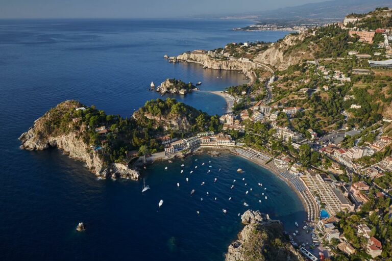 Lettera di un turista a TN24: “Taormina magica, qui è un’emozione continua”