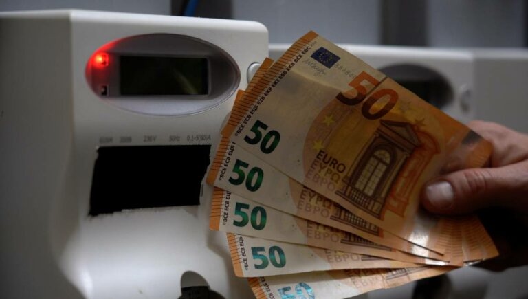 Addio mercato tutelato per luce e gas: da gennaio nuova stangata?