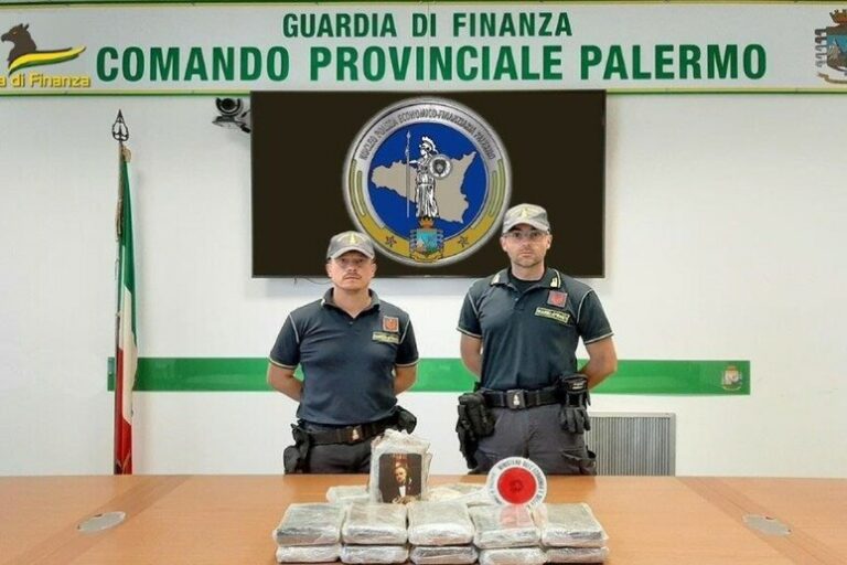 Sequestrati 17 chili di cocaina, corriere in manette a Palermo