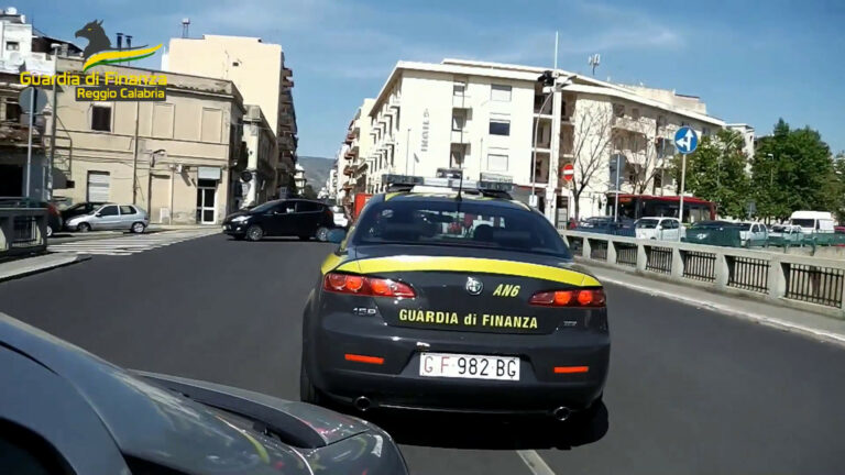 Corriere della droga bloccato a Villa San Giovanni con 40 chili hashish