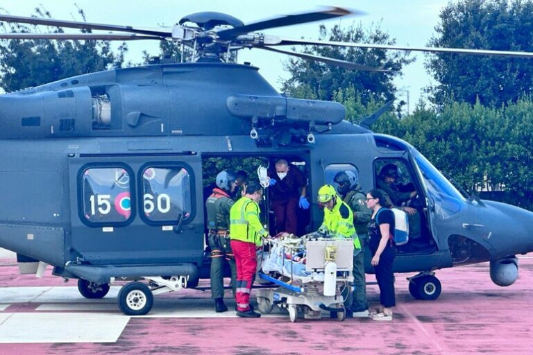 Bimbo cardiopatico da Barletta a Taormina in elicottero militare