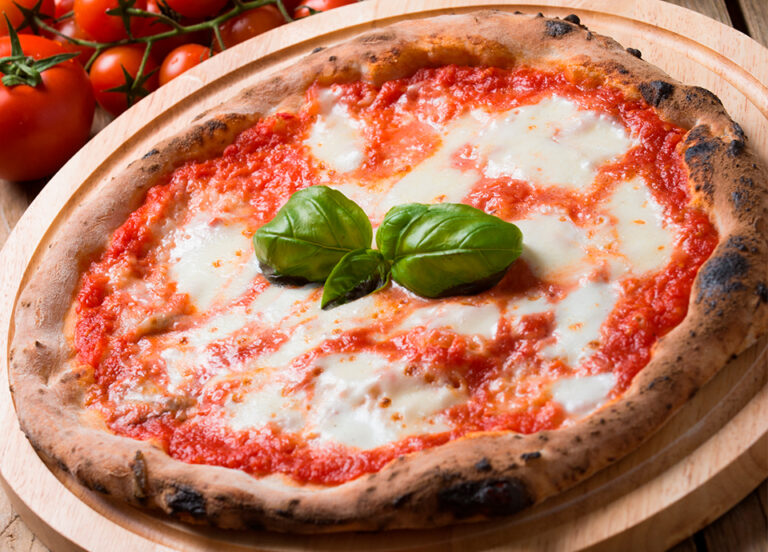 Evade dai domiciliari e va a impastare la pizza: arrestato