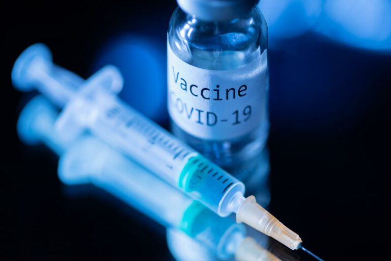 Covid, Schillaci: “Tra 15 giorni pronti i nuovi vaccini”