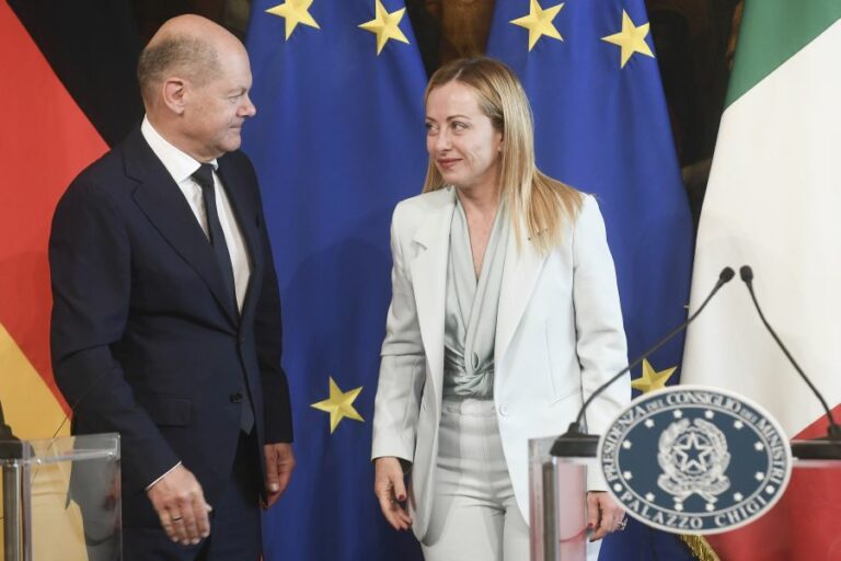 Incontro Meloni-Scholz, soddisfazione per l’intesa sui migranti Incontro Meloni-Scholz, soddisfazione per l’intesa sui migranti