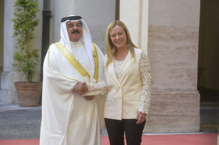 Medio Oriente, Meloni incontra Re Bahrein: “Evitare allargamento crisi”