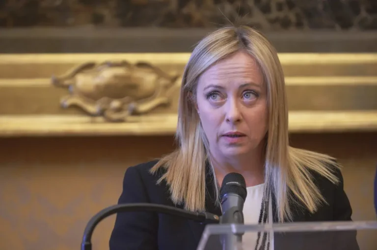 Meloni: “La mia relazione con Giambruno finisce qui”