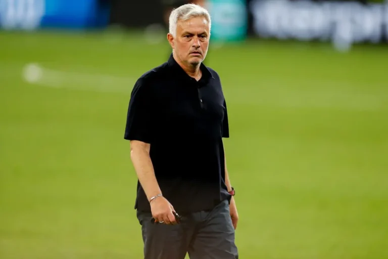 Mourinho: “Scommesse? Mi fido dei miei, Smalling non ci sarà”
