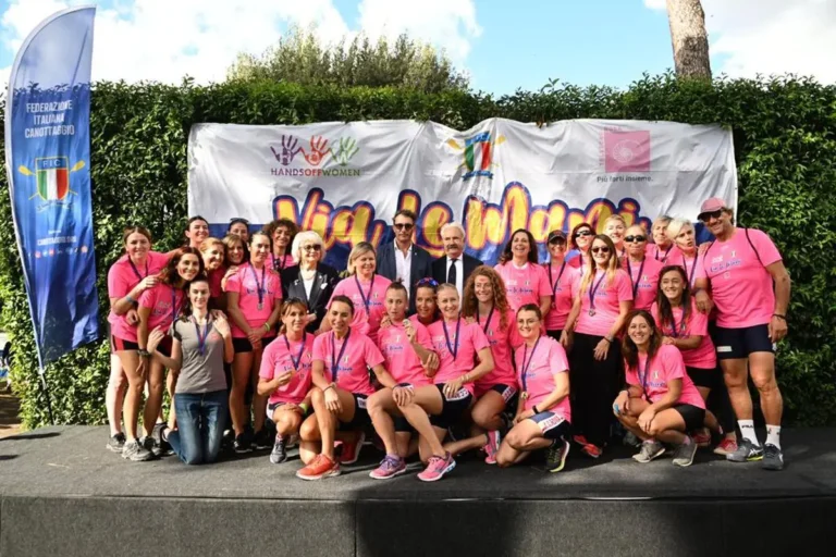“Via le Mani”, il canottaggio contro la violenza di genere “Via le Mani”, il canottaggio contro la violenza di genere