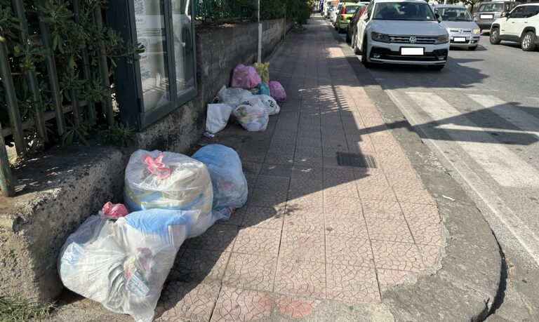 Ancora monnezza a Trappitello: neanche Nygma risolve l’arcano