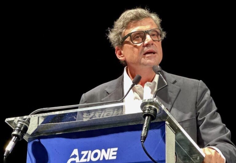Calenda: “Andiamo in mare aperto a prendere i voti”