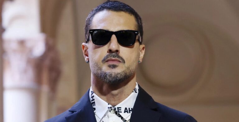 Fabrizio Corona in politica, l’annuncio clamoroso: “Liberi dal potere” Fabrizio Corona in politica, l’annuncio clamoroso: “Liberi dal potere”