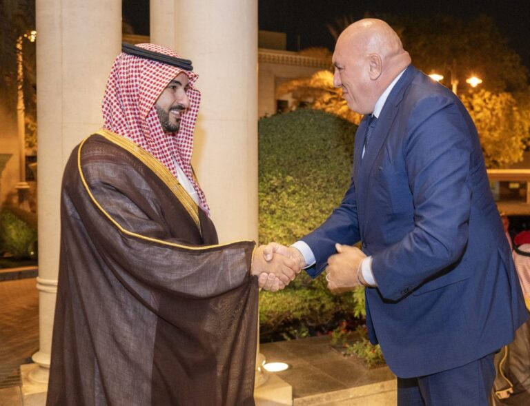 Medio Oriente, Crosetto in Arabia Saudita: “Evitare l’escalation”