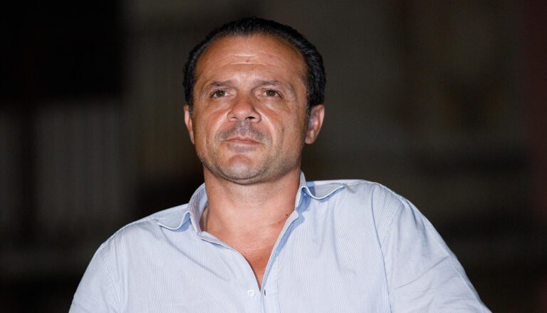 De Luca alle Europee con 12 apostoli: “Ma c’è Giuda, l’ho già scoperto”