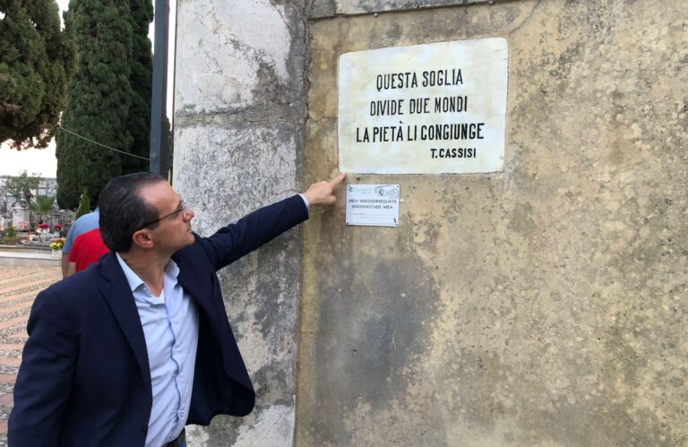 Il sindaco ai cimiteri di Taormina e Trappitello: “Decoro e rispetto per i defunti”