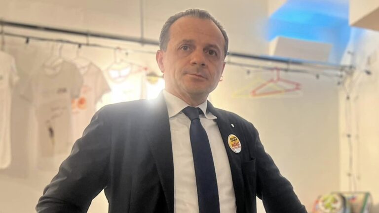 De Luca lancia la sfida finale gli evasori: “E’ arrivata la cesoia”