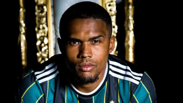 Douglas Costa allo scoperto: vuole solo la Juve
