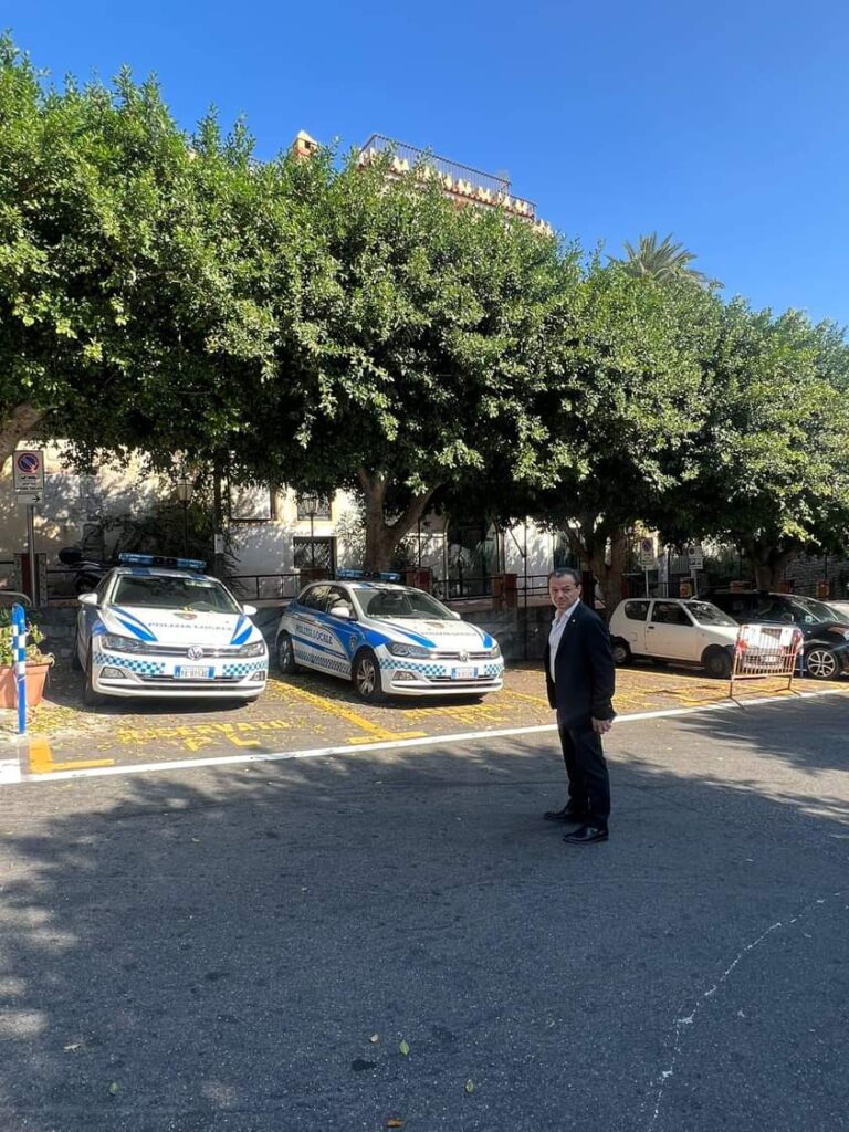 De Luca: “No ai 5 stalli per la Polizia locale. Ripristinare lo stato dei luoghi”