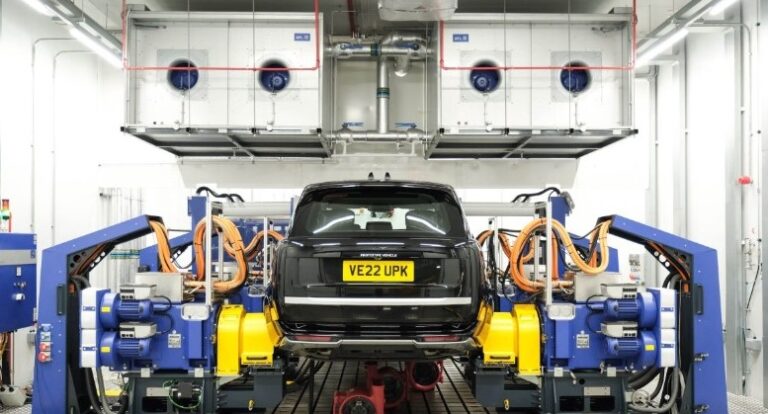 JLR accelera l’elettrificazione con il nuovo “Future energy Lab”