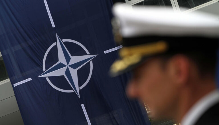 Nato: “Risorse sufficienti per sostenere due guerre”. E la pace?