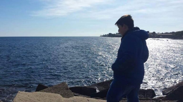 Gaggi, 15enne morto folgorato da un faretto: assolti i dirigenti della società