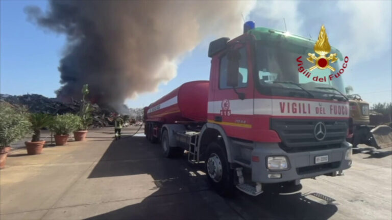Rogo in impresa raccolta metalli a Catania