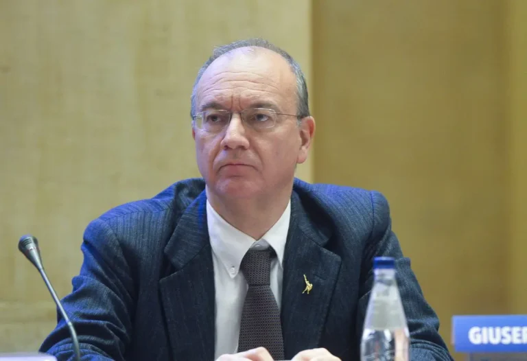 Valditara: “Ritorna l’antisemitismo, scuola deve fornire gli antidoti”