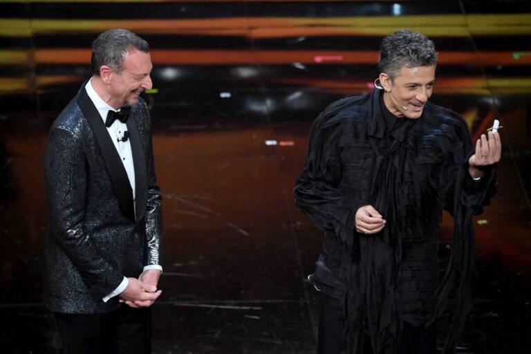 Sanremo, Fiorello: “Sul palco solo della finale per portare via Ama”