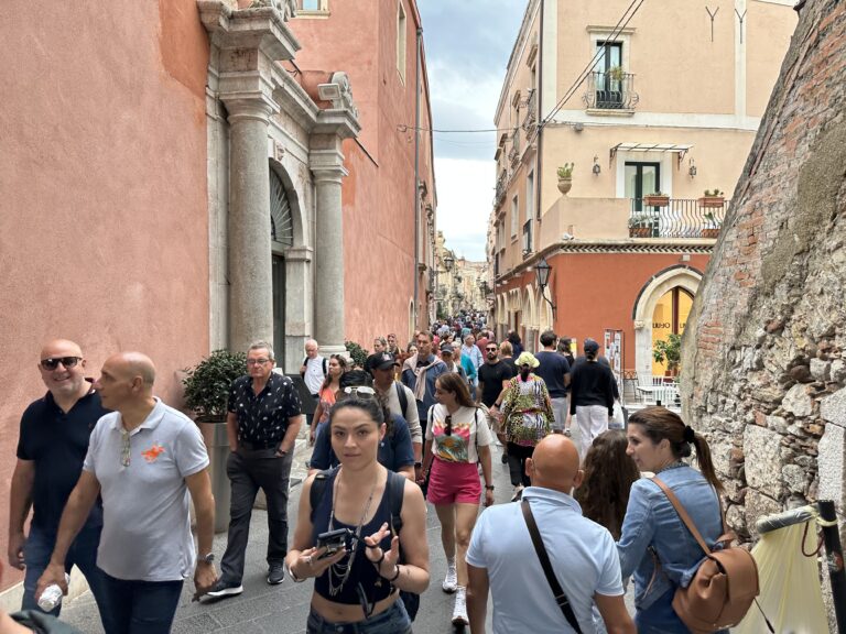 Ponte di Ognissanti, pienone a Taormina, alberghi ancora pieni