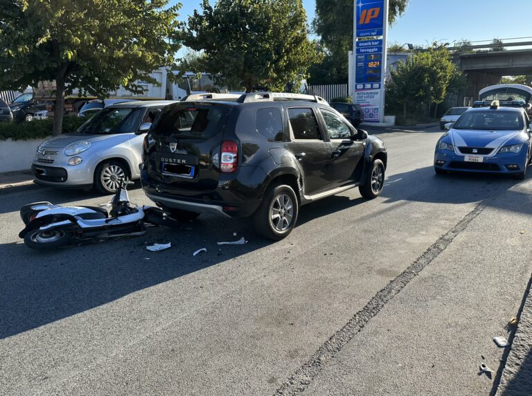 Incidente a Trappitello, si scontrano Suv e scooter: 20enne ferito