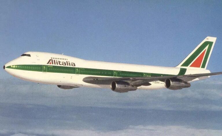Il 14 novembre 1980 il primo volo Boeing 747 Alitalia con il nome “Taormina”