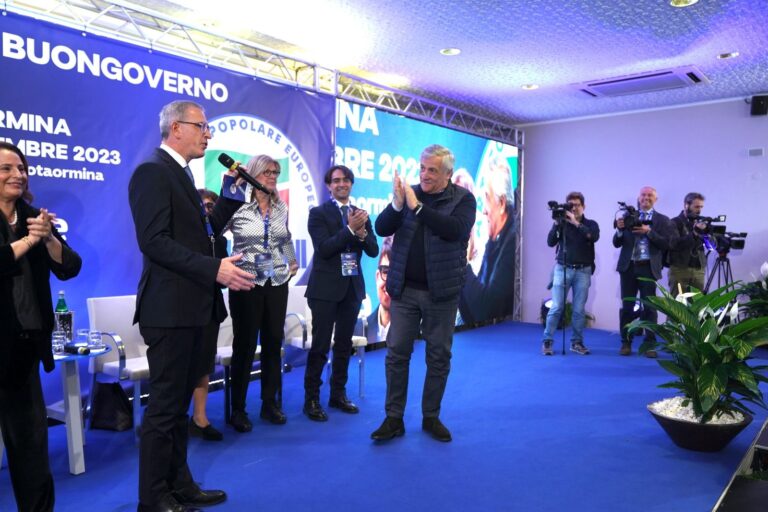 Forza Italia, in 2 mila al meeting di Taormina: ora la sfida delle Europee Forza Italia, in 2 mila al meeting di Taormina: ora la sfida delle Europee