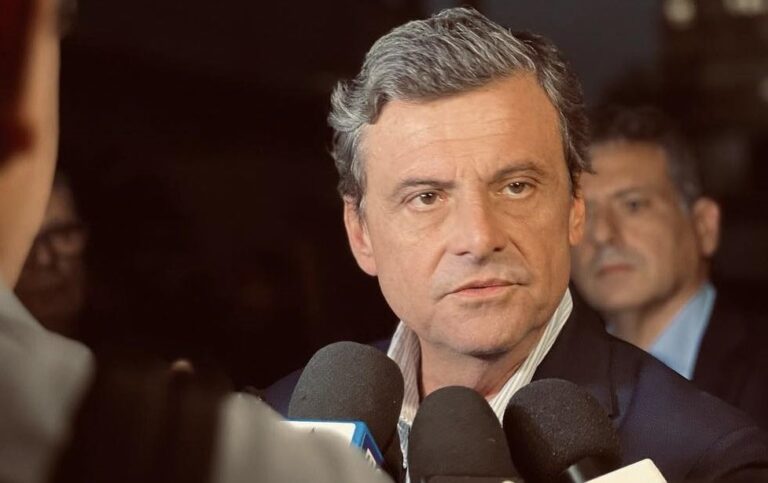 Calenda: “5 Stelle votano contro Mes dopo averlo approvato in UE”