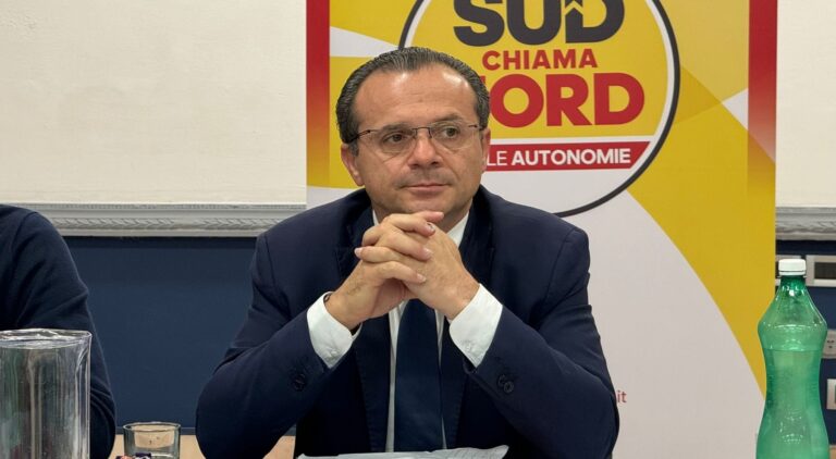 Pd Messina chiude le porte al sindaco di Taormina: “De Luca? No grazie”