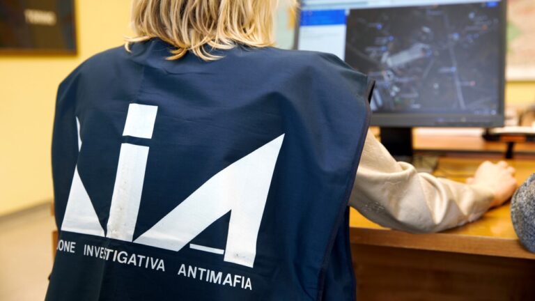 Mafia, le mani dei clan sulle scommesse, 10 misure cautelari