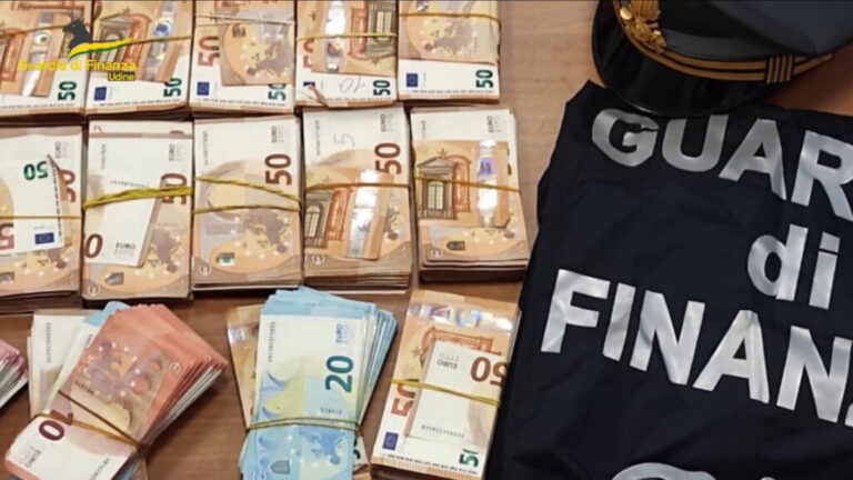 Frodi in prodotti petroliferi, Gdf sequestra 109 mln Frodi in prodotti petroliferi, Gdf sequestra 109 mln