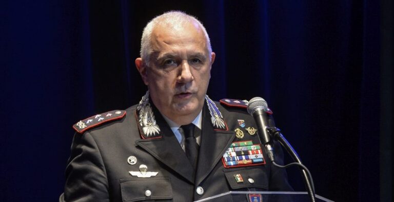 Tentano la truffa ma sbagliano e chiamano il Comandante dei CC: denunciati 2 ucraini