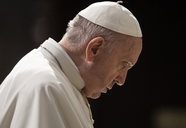 Papa Francesco è stanco: “Non sto bene”