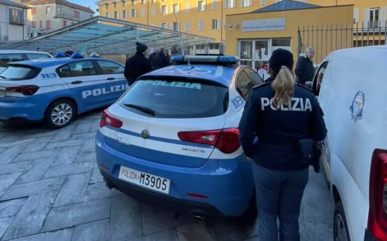 Monza, bloccato uomo che voleva bruciare l’ingresso della Procura Monza, bloccato uomo che voleva bruciare l’ingresso della Procura