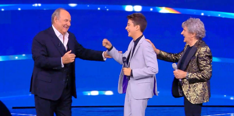 Gerry Scotti “pazzo” del taorminese Samuele Spina: “Qui viene giù il teatro”