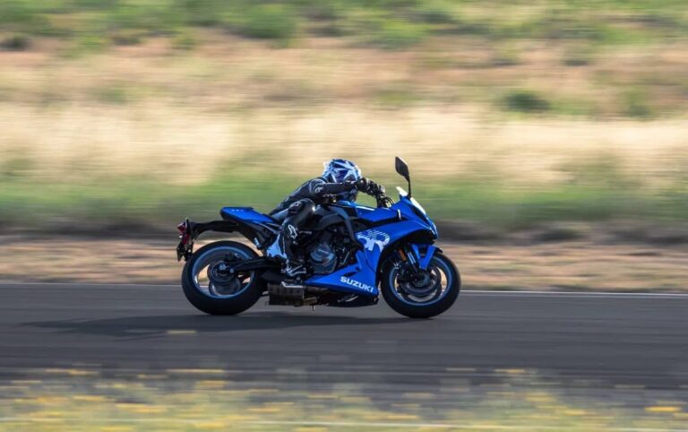 Suzuki, anteprima mondiale per GSX-S1000GX e GSX-8R