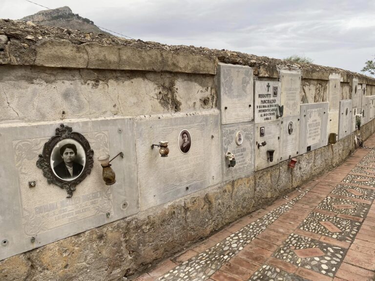 Arrigo: “Memoria storica a rischio, ecco la soluzione per il cimitero di Taormina”