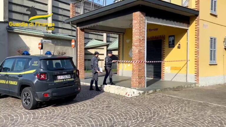 Confiscati beni per 664 mila euro ad una cartomante