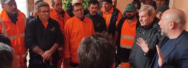 Raccolta rifiuti a Taormina, protesta dei lavoratori: “Vogliamo certezze”