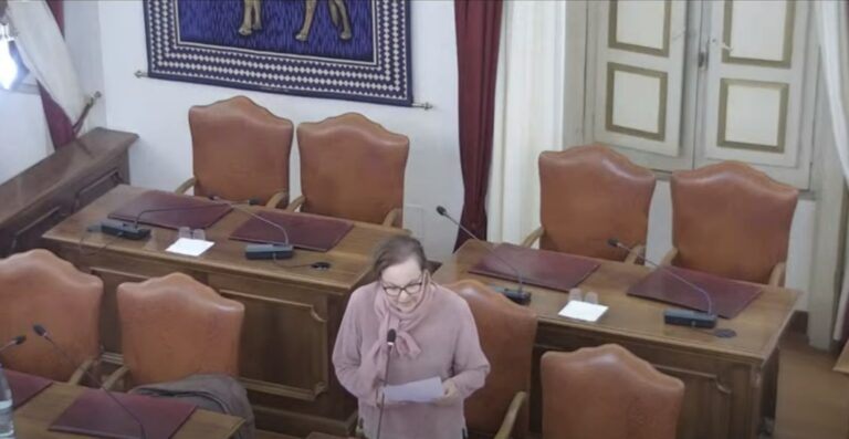A Taormina l’opposizione lascia il Consiglio: “No alla convocazione d’urgenza”