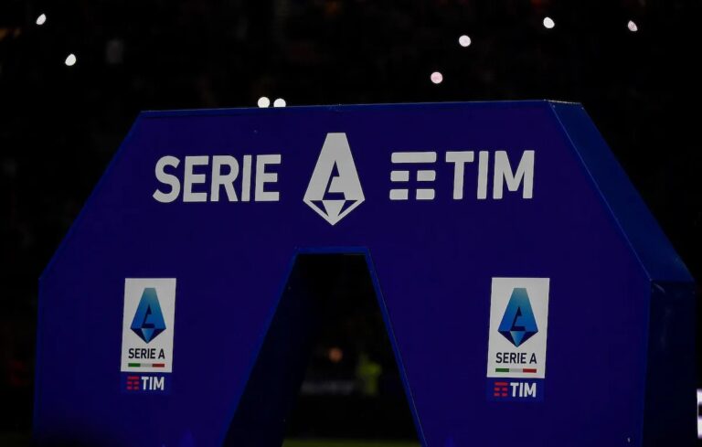 Serie A si colora di rosso contro la violenza sulle donne