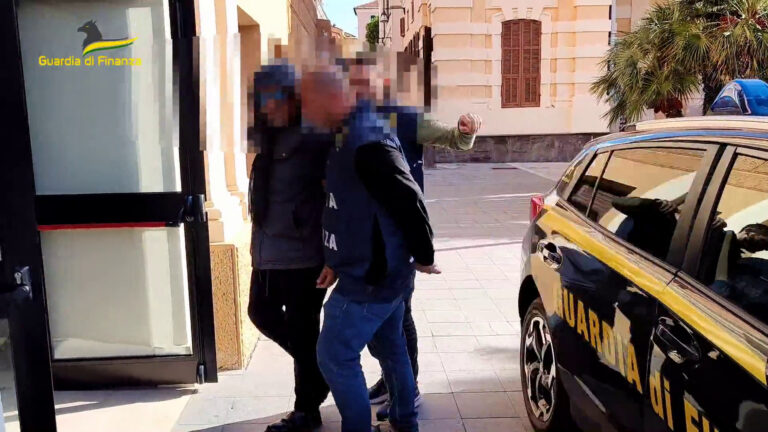 ‘Ndrangheta, le mani sul traffico di droga: 26 arresti