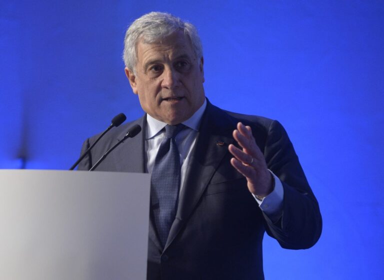 Tajani: “La maggioranza è unita e resiste”
