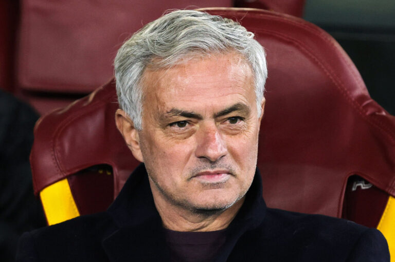 Mourinho: “Napoli sempre forte, sono i campioni d’Italia”