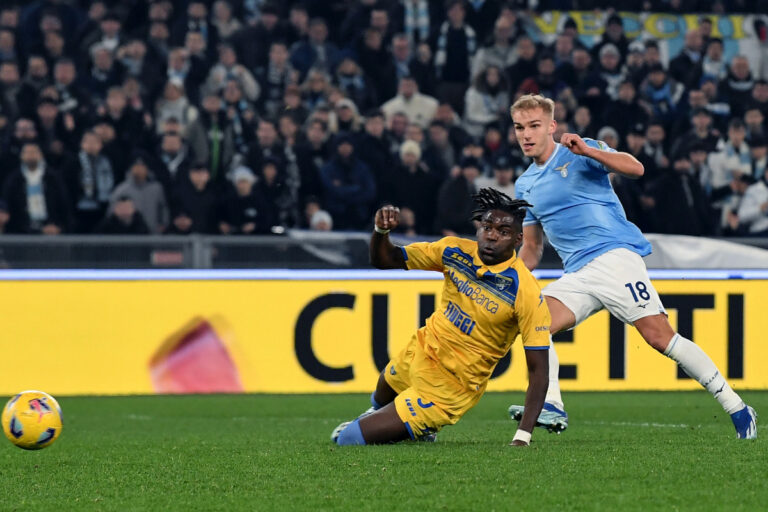 Soulé illude il Frosinone, la Lazio rimonta e vince 3-1 Soulé illude il Frosinone, la Lazio rimonta e vince 3-1
