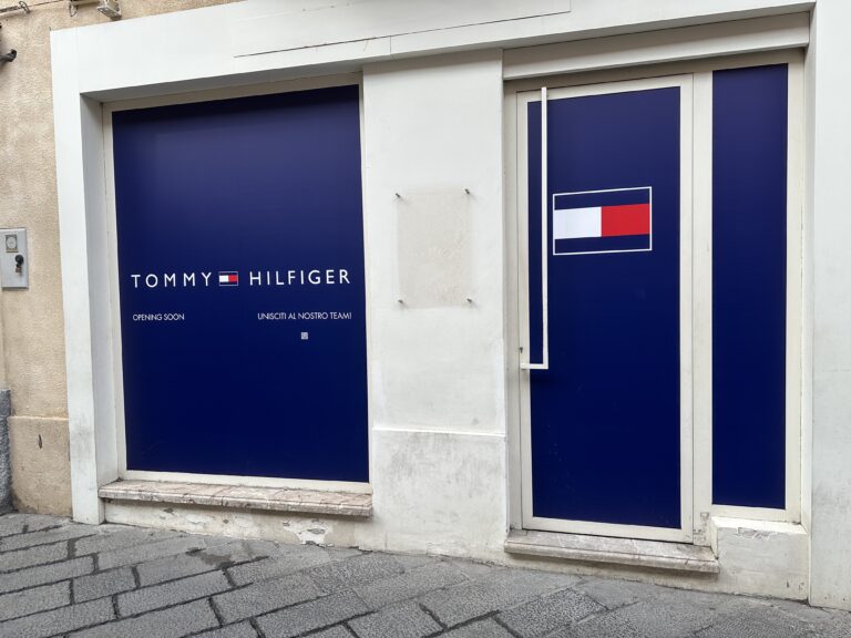 Sbarca a Taormina Tommy Hilfiger, brand Usa che piace ai giovani